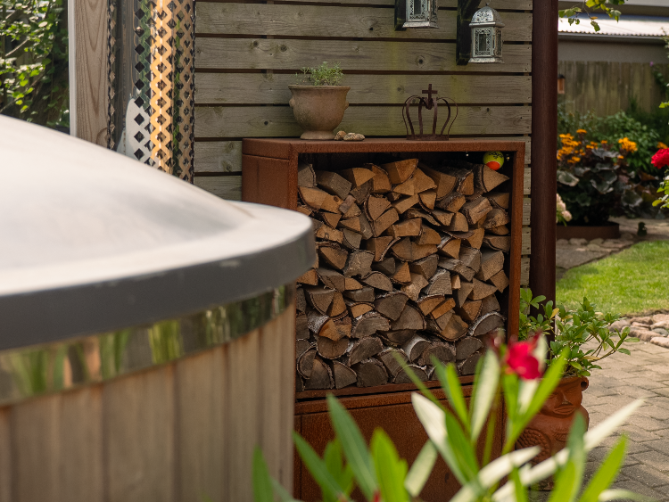 Brændeopbevaring i flere materialer