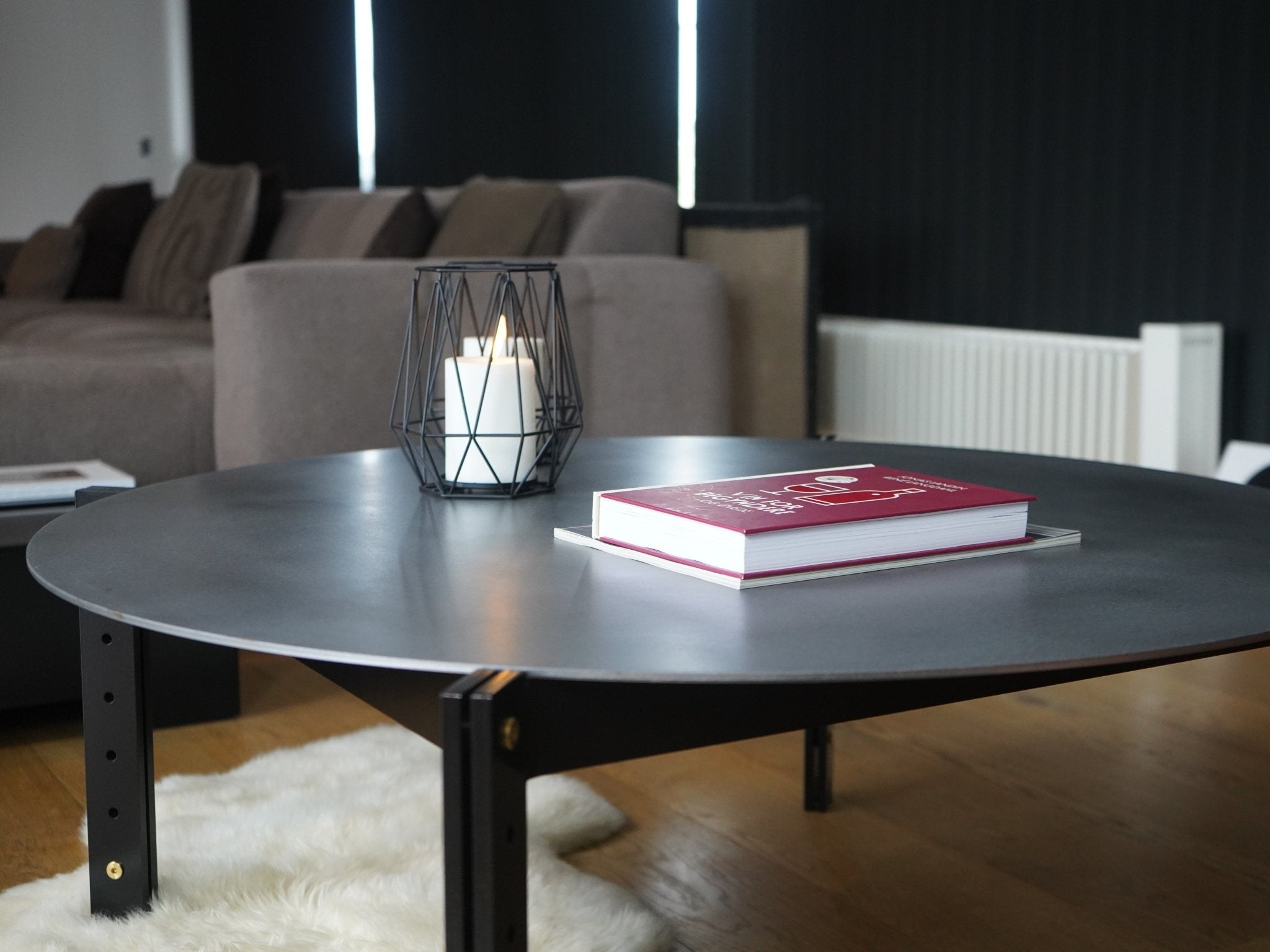 AXIS-rund-sofabord-raa-staal