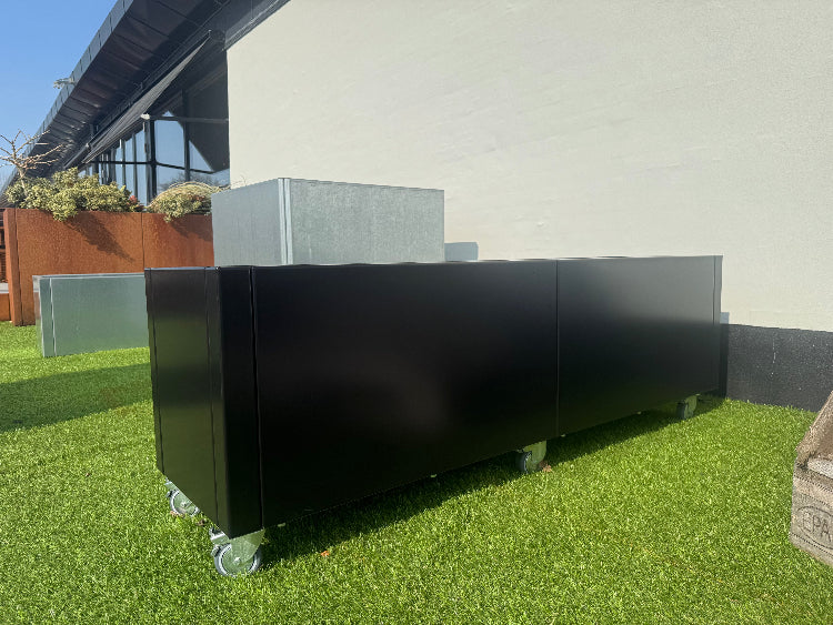 Sortlakeret-med-hjul