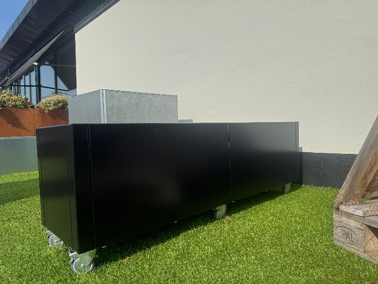 Sortlakeret-med-hjul