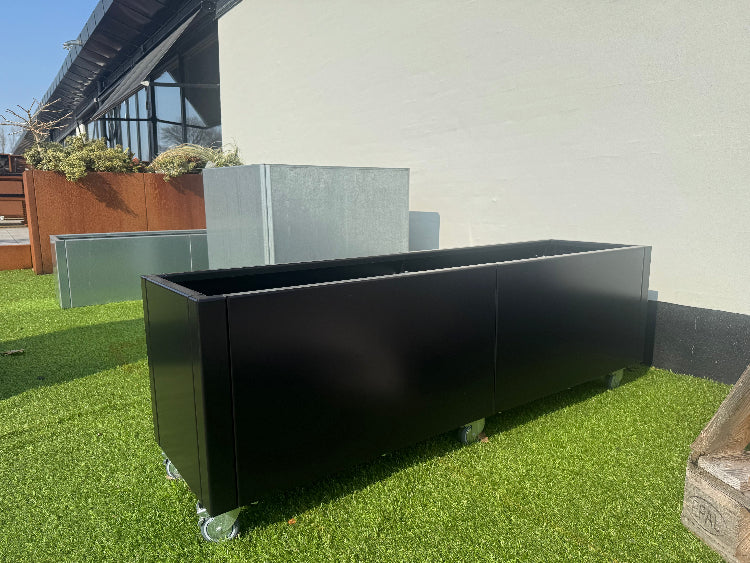 Sortlakeret-med-hjul