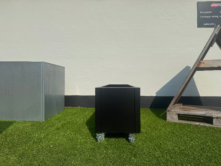 Sortlakeret-med-hjul