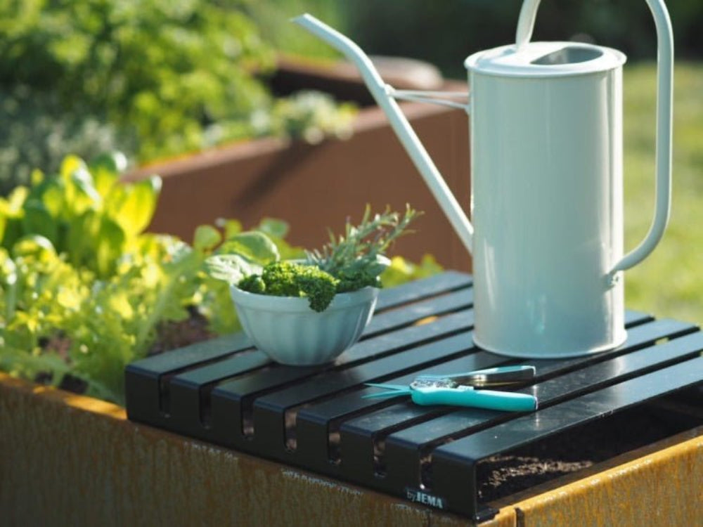 CUBY topbænk 40 cm brugt som lille bord på plantekasse