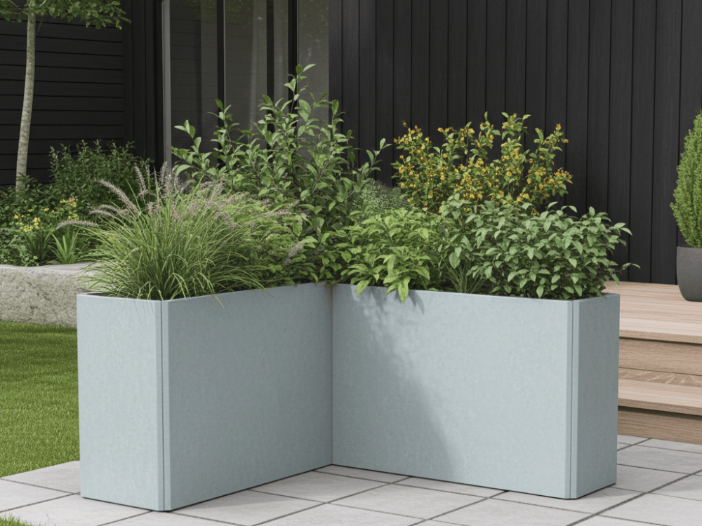 EDGY vinkel plantekasse i galvaniseret stål opsat på terrasse