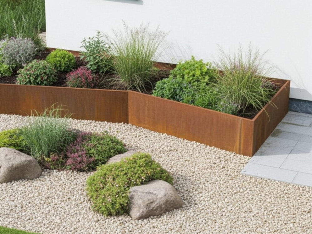 Indvendigt hjørne 45 grader til støttemur i cortenstål ved grussti