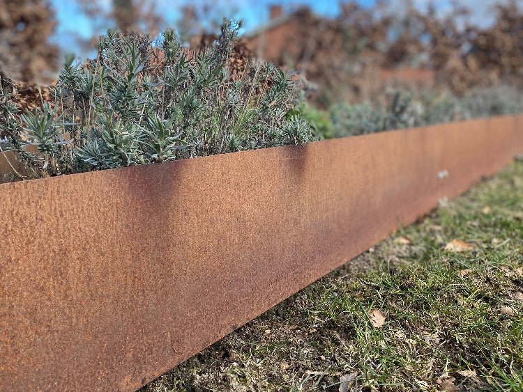 Græskant bedafgrænsning i cortenstål med samlespyd - flere størrelser