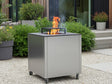 CUBY bålgrill i galvaniseret stål i moderne have med grus, trappe og minimalistisk arkitektur