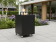 CUBY bålgrill i sort stål på moderne terrasse i nordisk have