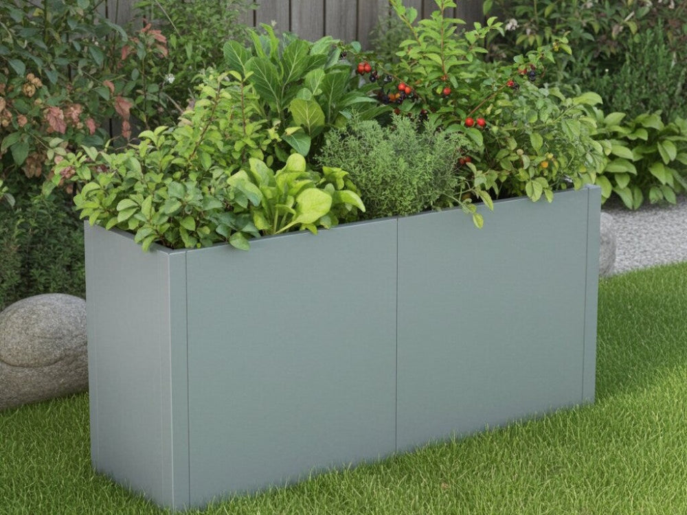 CUBY aflang plantekasse i galvaniseret stål anvendt som køkkenhave med grøntsager og bær