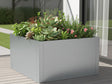 CUBY lav plantekasse i galvaniseret stål med sukkulenter placeret på terrasse