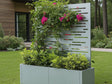 Galvaniseret plantekasse med espalier placeret på græsplæne