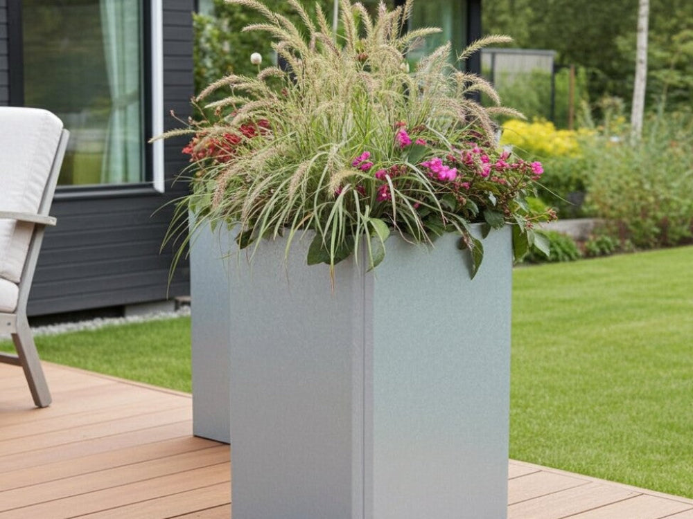 EDGY høj plantekasse i galvaniseret stål opsat som sæt