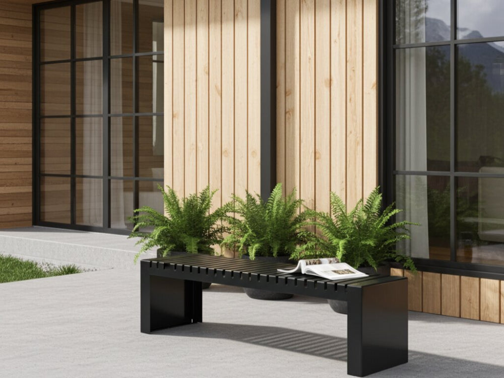 U-bænk i sort stål som moderne havebænk