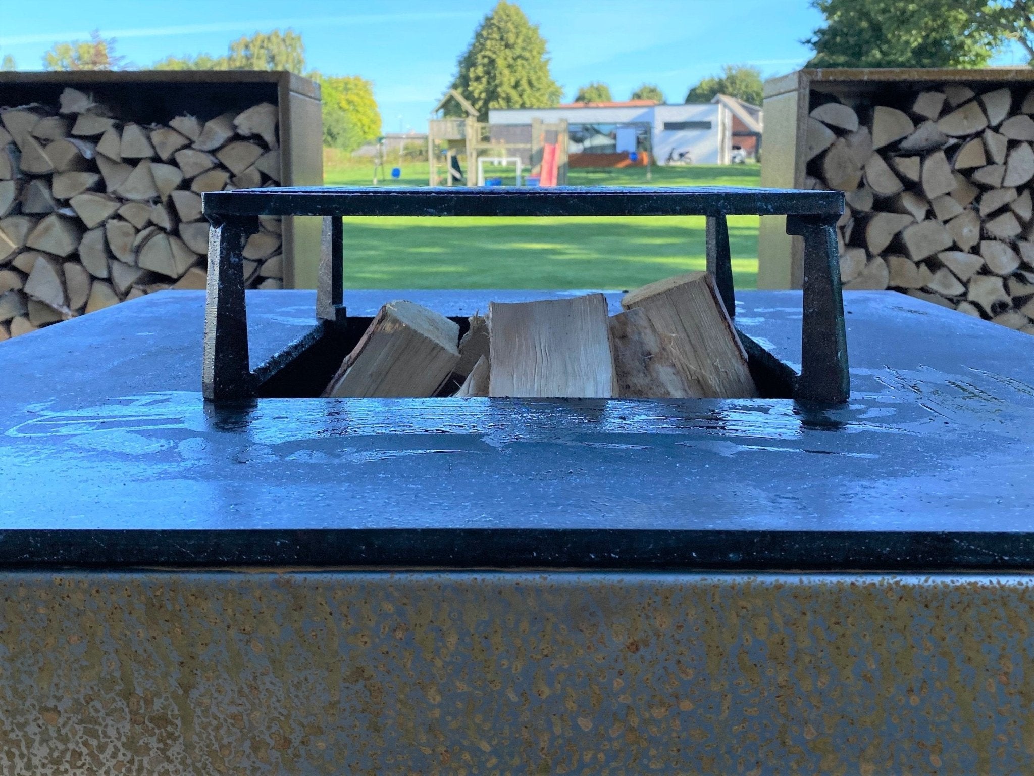 Grillplade og rist til CUBY bålgrill 80 x 80 cm.