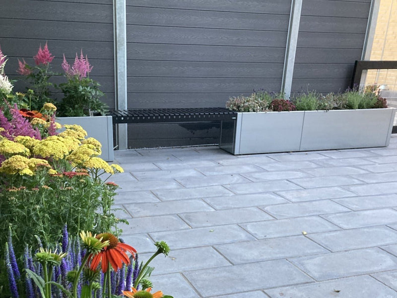 Plantekasser i galvaniseret stål + bænk