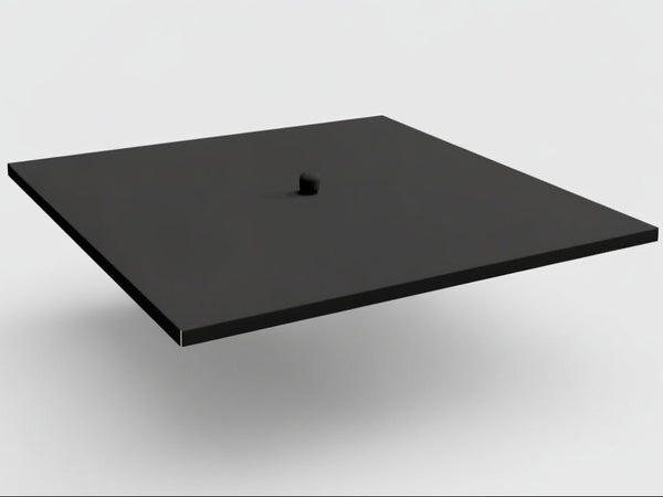 Låg i sortlakeret stål med enkelt og minimalistisk design
